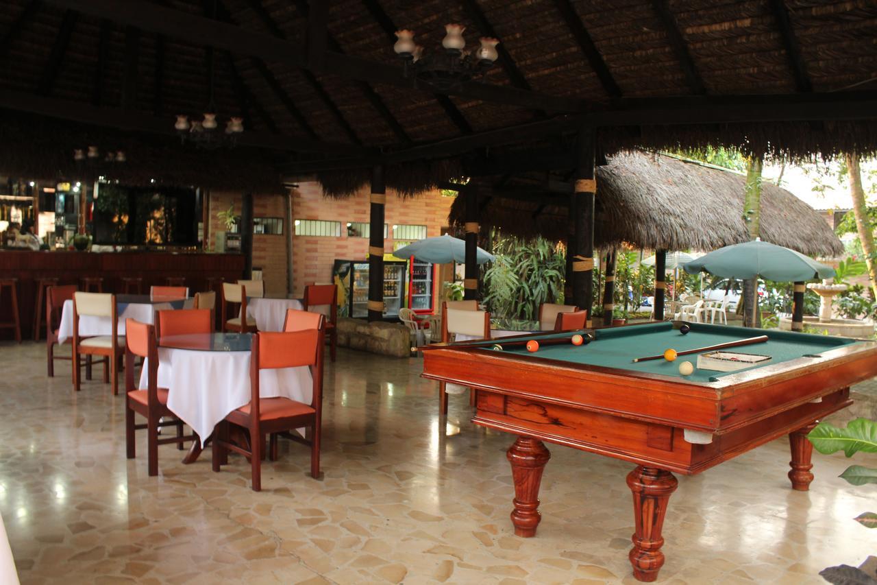 Hotel Araza - Lago Agrio 누에바 로하 외부 사진
