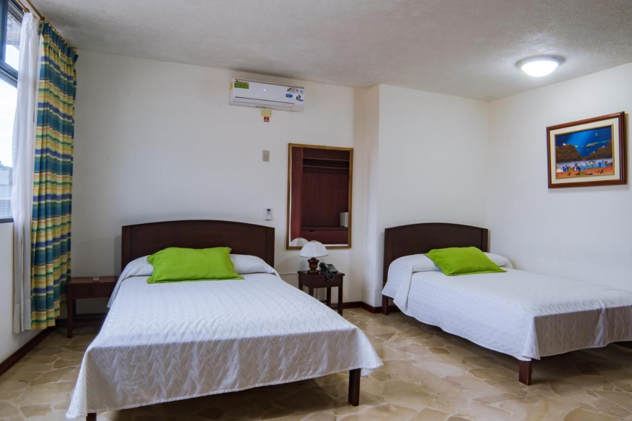 Hotel Araza - Lago Agrio 누에바 로하 외부 사진